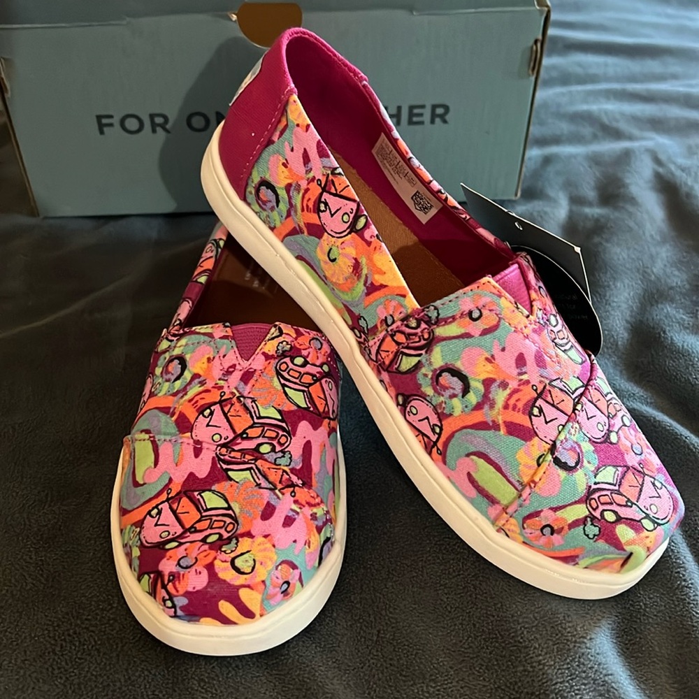 New Toms Fuchsia Flower Child Glow in the Dark
